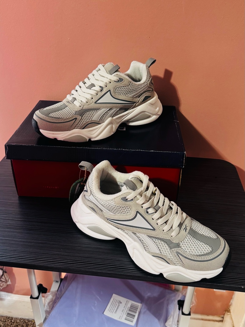 Men’s chunky grey mesh Reebok Charge Run Sneakers